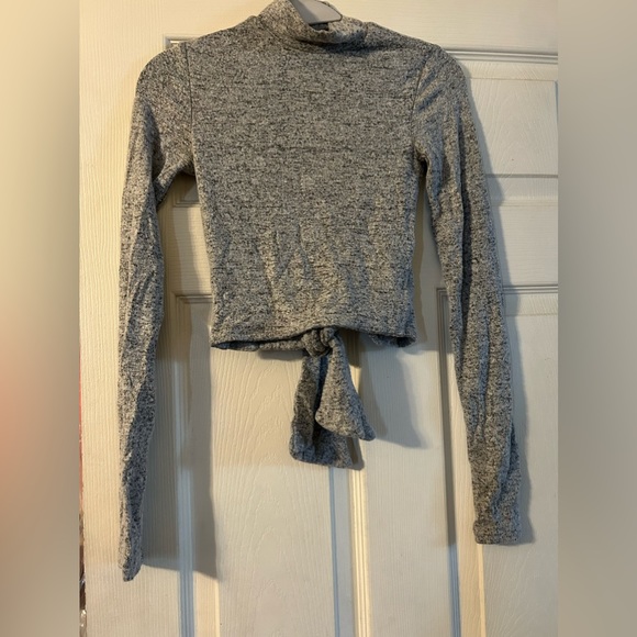Grey backless long sleeve. - Picture 2 of 4